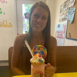 Meet your Posher, Maci